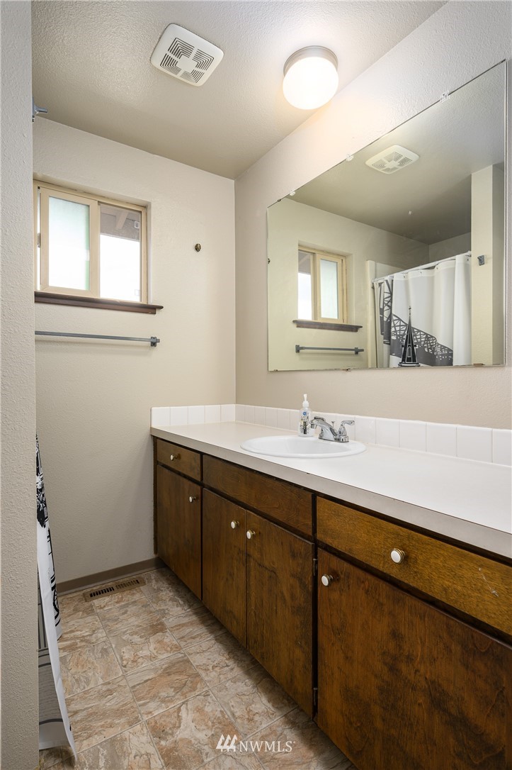 2219 Martin Road Mount Vernon, WA 98273 - Photo 14 of 23 Gallery Image 14