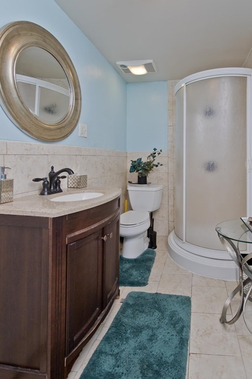 177 Belvidere Street Springfield, MA 01108 - Photo 10 of 24 a bathroom with a sink and a mirror