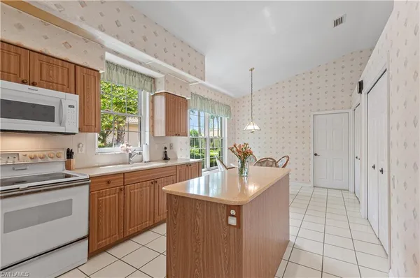 $429,900 | 13521 Southampton Drive, Bonita Springs, FL 34135