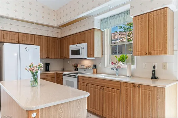 $429,900 | 13521 Southampton Drive, Bonita Springs, FL 34135