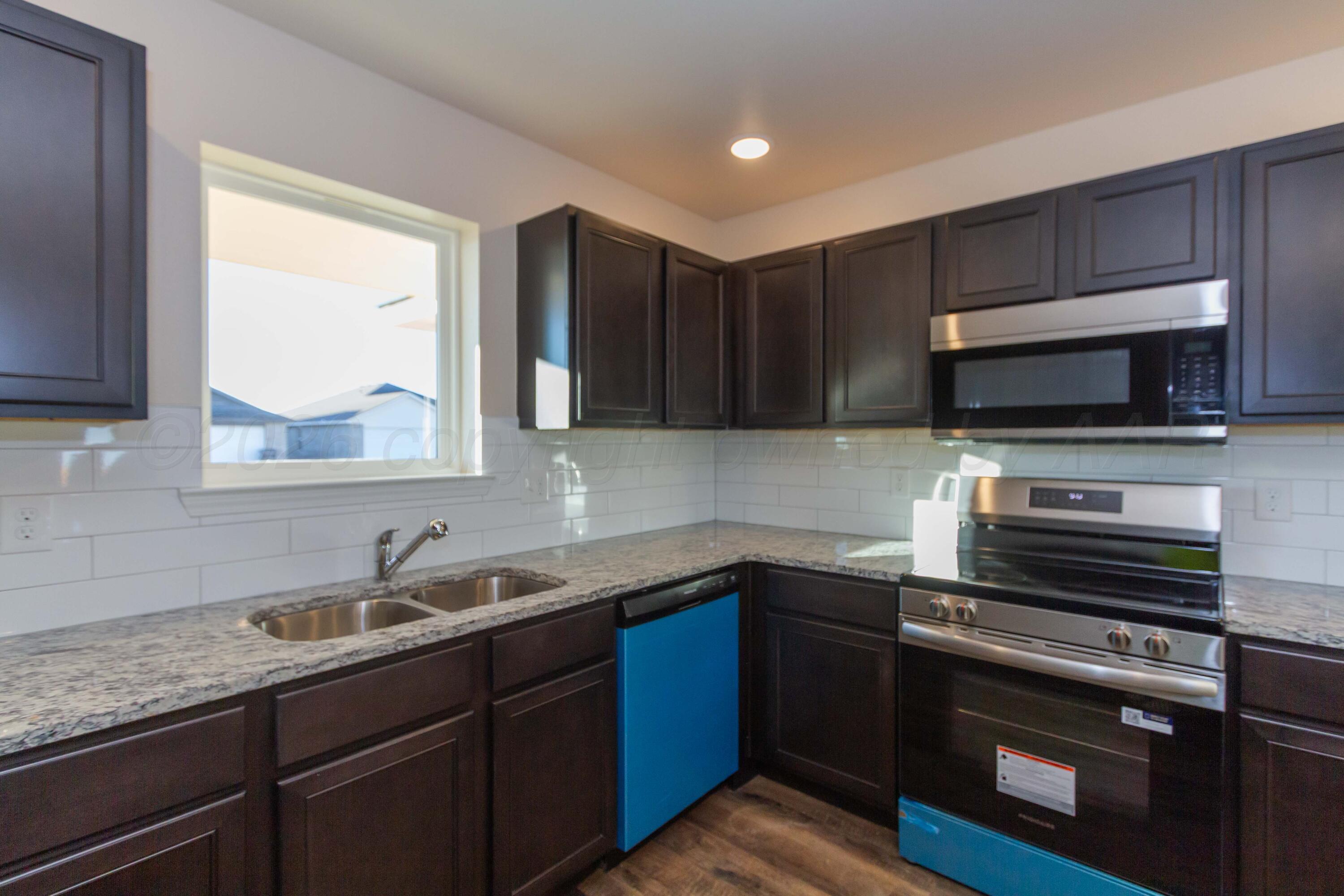 4200 Beacon Road Amarillo, TX 79118 - Photo 8 of 35 KITCHEN