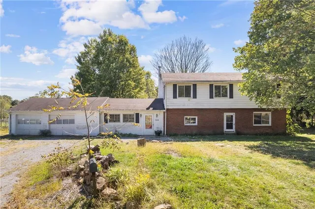 a view of a house with a yard