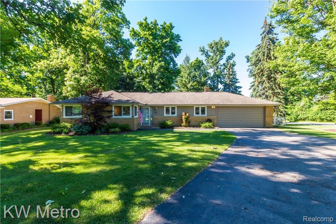 235 Montmorency Road Rochester, MI 48307 - Photo 1 of 24 235 Montmorency-22.jpg