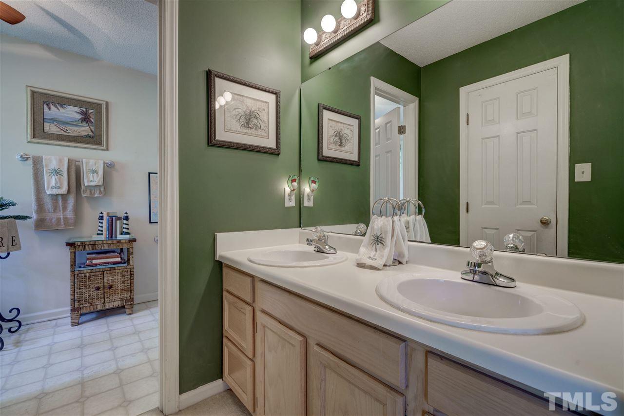 1709 Kingston Heath Way Raleigh, NC 27604 - Photo 11 of 30 Gallery Image 11
