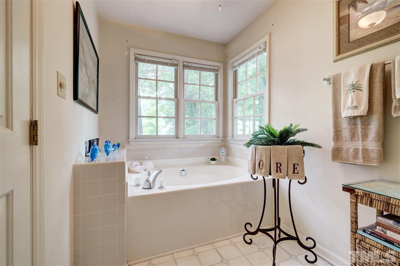 1709 Kingston Heath Way Raleigh, NC 27604 - Photo 12 of 30 Gallery Image 12