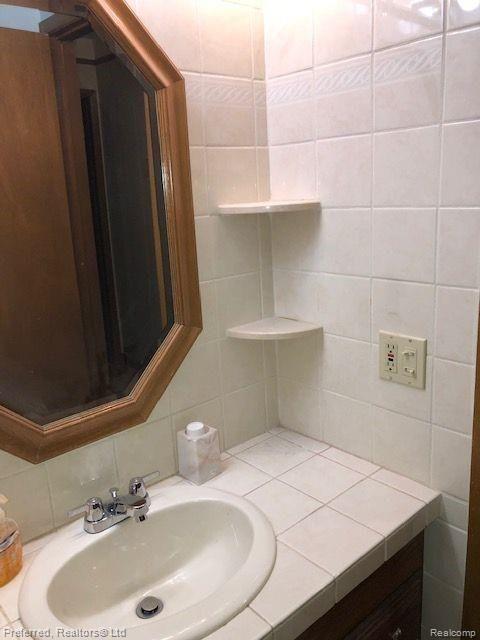 5906 Wedgewood Road Canton, MI 48187 - Photo 19 of 34