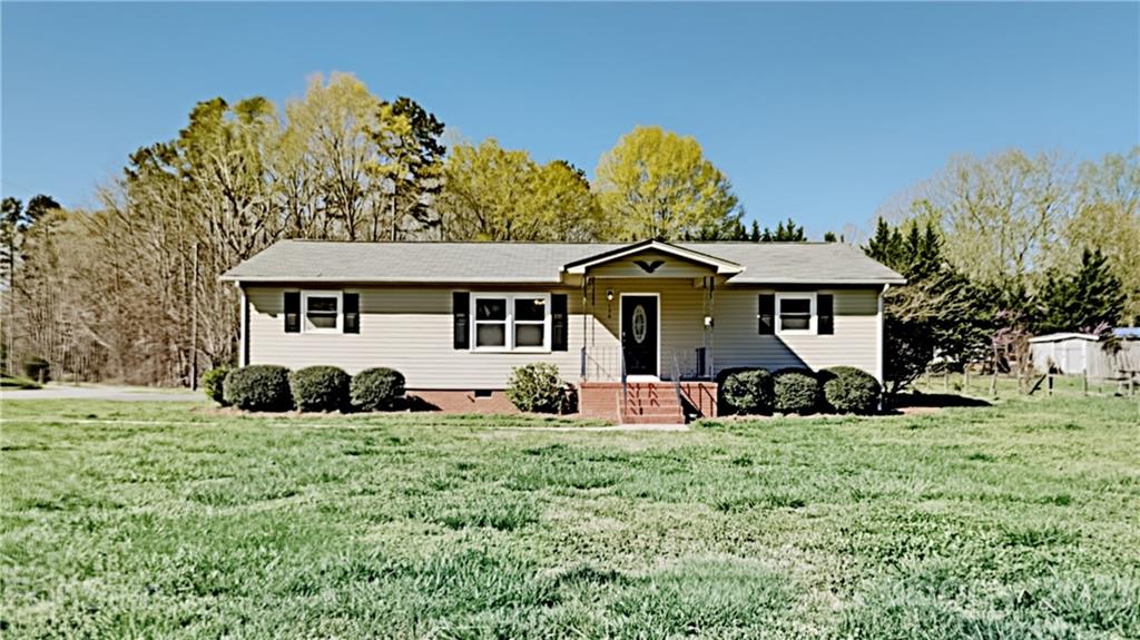 156 Randolph Road Dallas, NC 28034 - Photo 1 of 20 Gallery Image 1