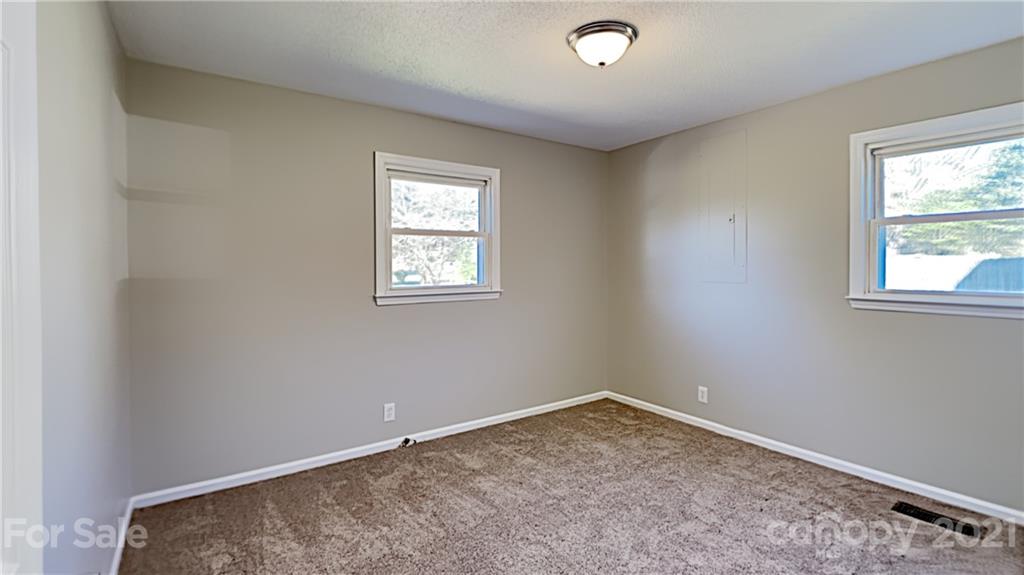 156 Randolph Road Dallas, NC 28034 - Photo 12 of 20 Gallery Image 12