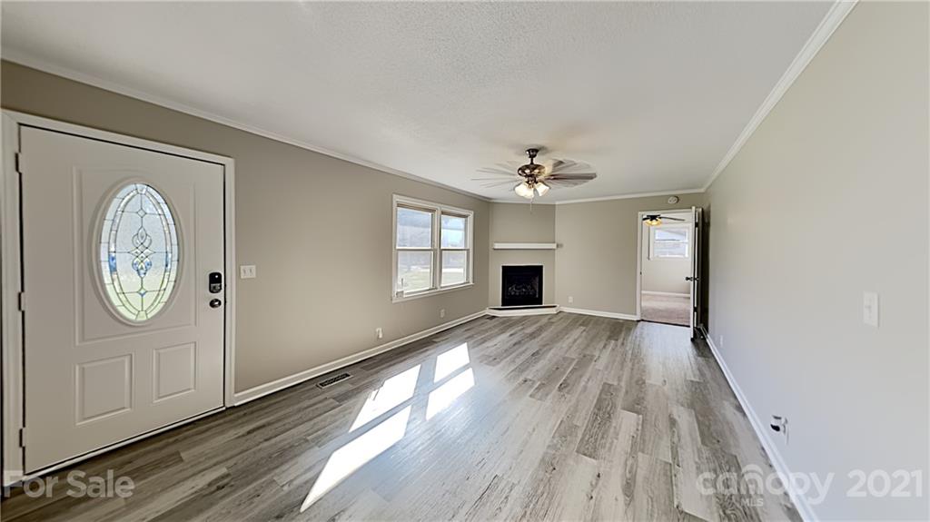 156 Randolph Road Dallas, NC 28034 - Photo 3 of 20 Gallery Image 3