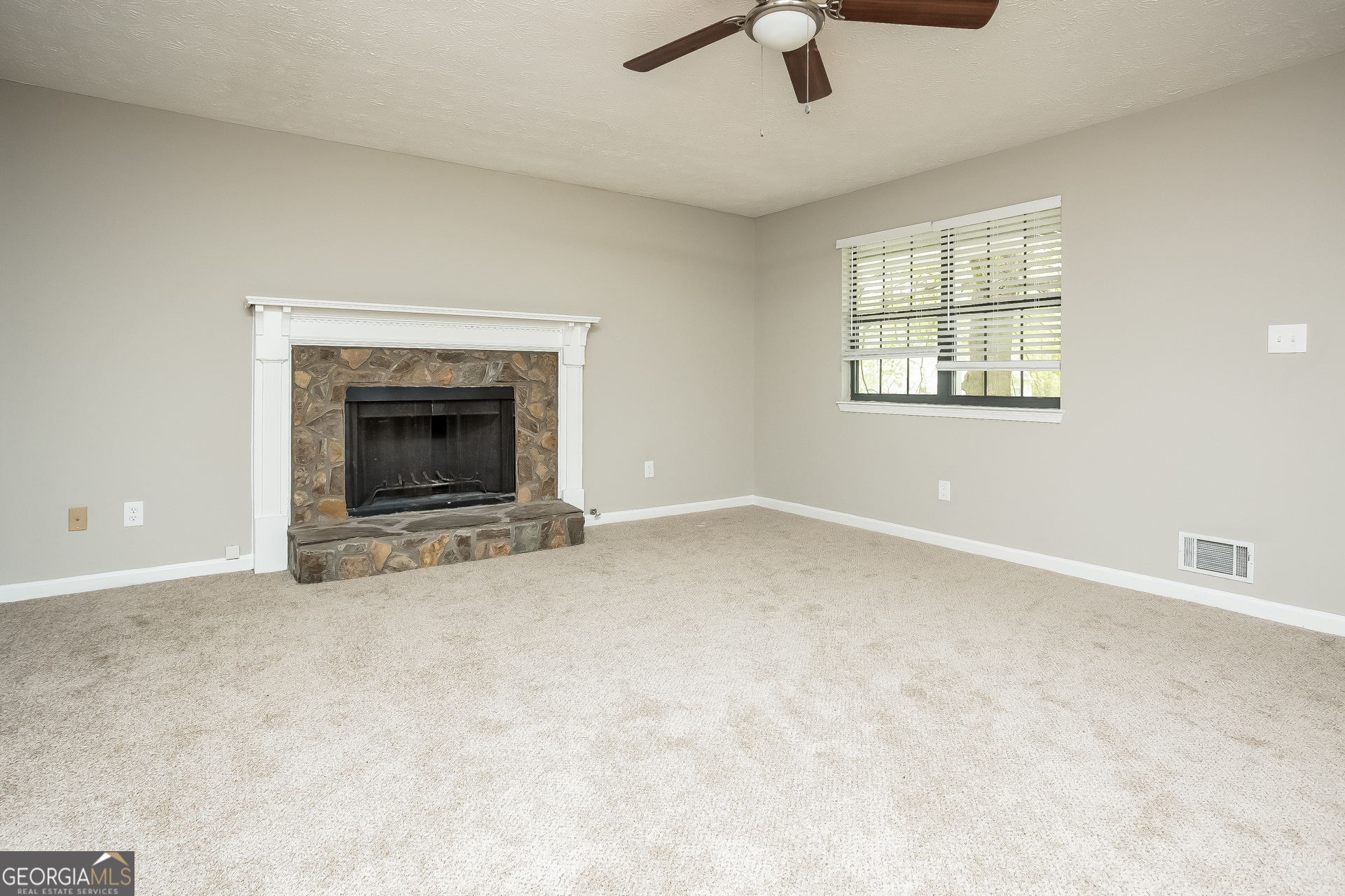 140 Paces Way Fayetteville, GA 30215 - Photo 3 of 17