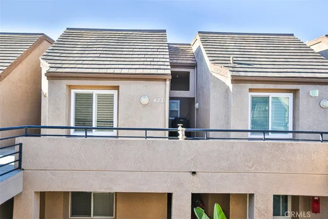 a house view with a outdoor space