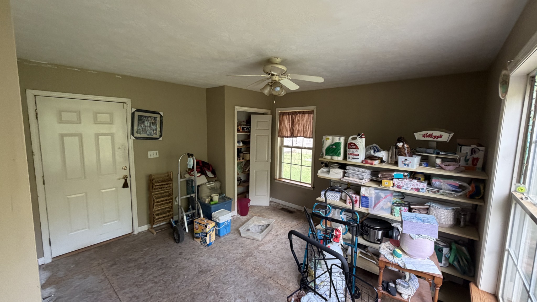 237 Brooks Road Maynardville, TN 37807 - Photo 4 of 20 a view of a room with gym equipment