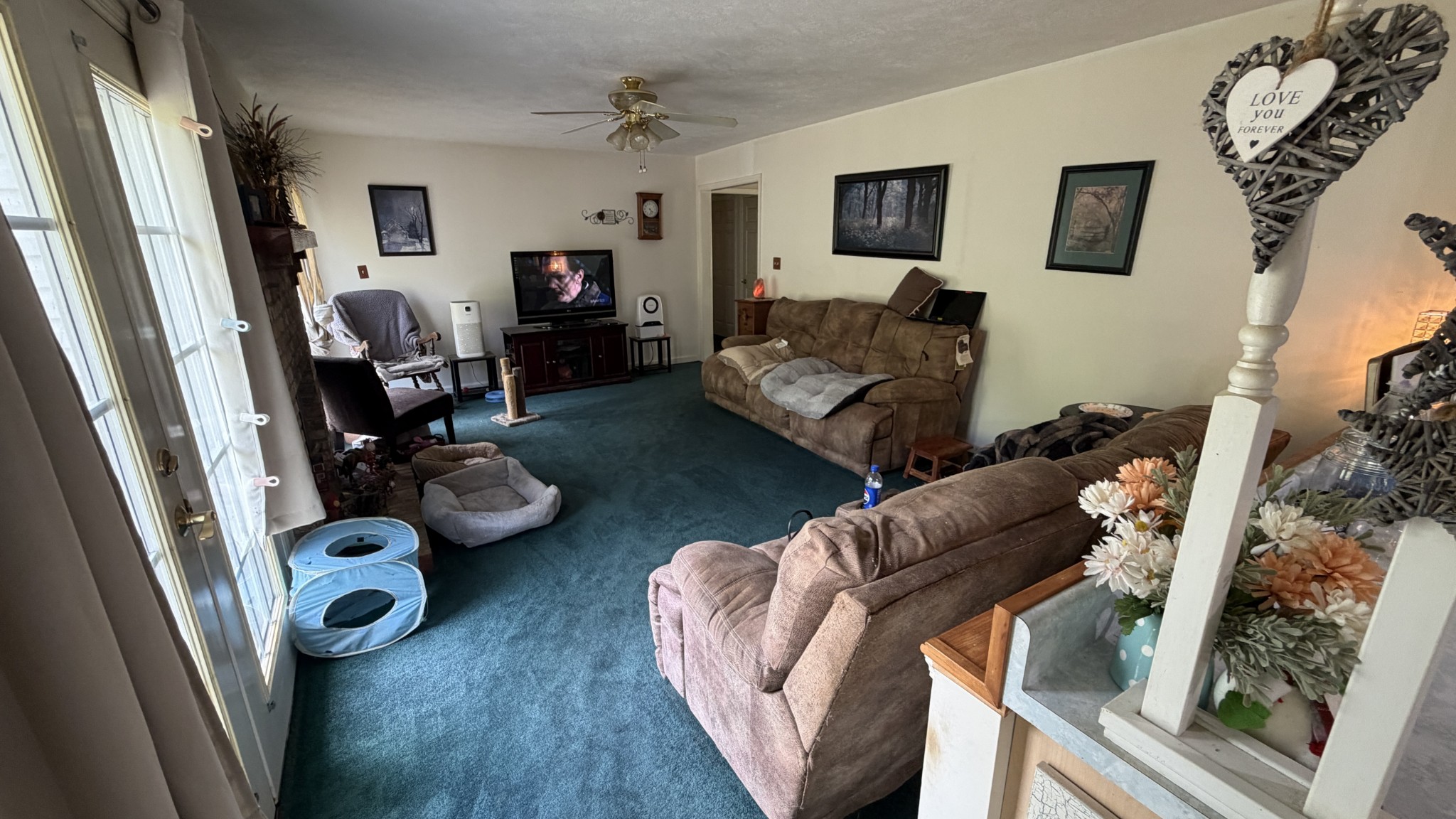 237 Brooks Road Maynardville, TN 37807 - Photo 7 of 20 a living room with furniture and a flat screen tv