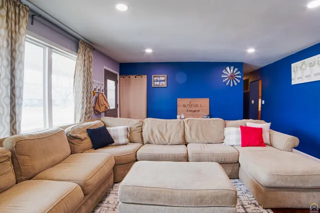 $180,000 | 117 Main Street, Rossville, KS 66533