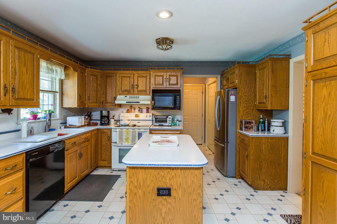 2651 Hazelwood Road Lancaster, PA 17601 - Photo 12 of 60 Gallery Image 12