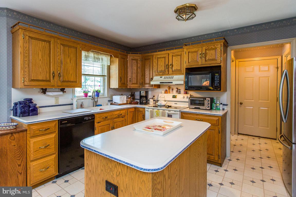 2651 Hazelwood Road Lancaster, PA 17601 - Photo 13 of 60 Gallery Image 13