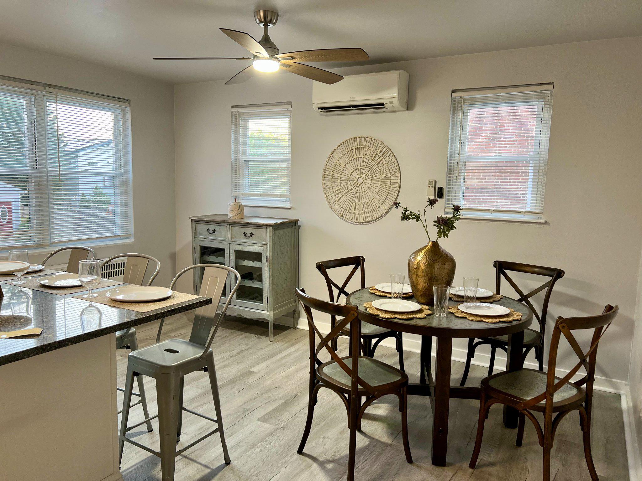 261 Ridge Avenue Towson, MD 21286 - Photo 6 of 10 Open dining area