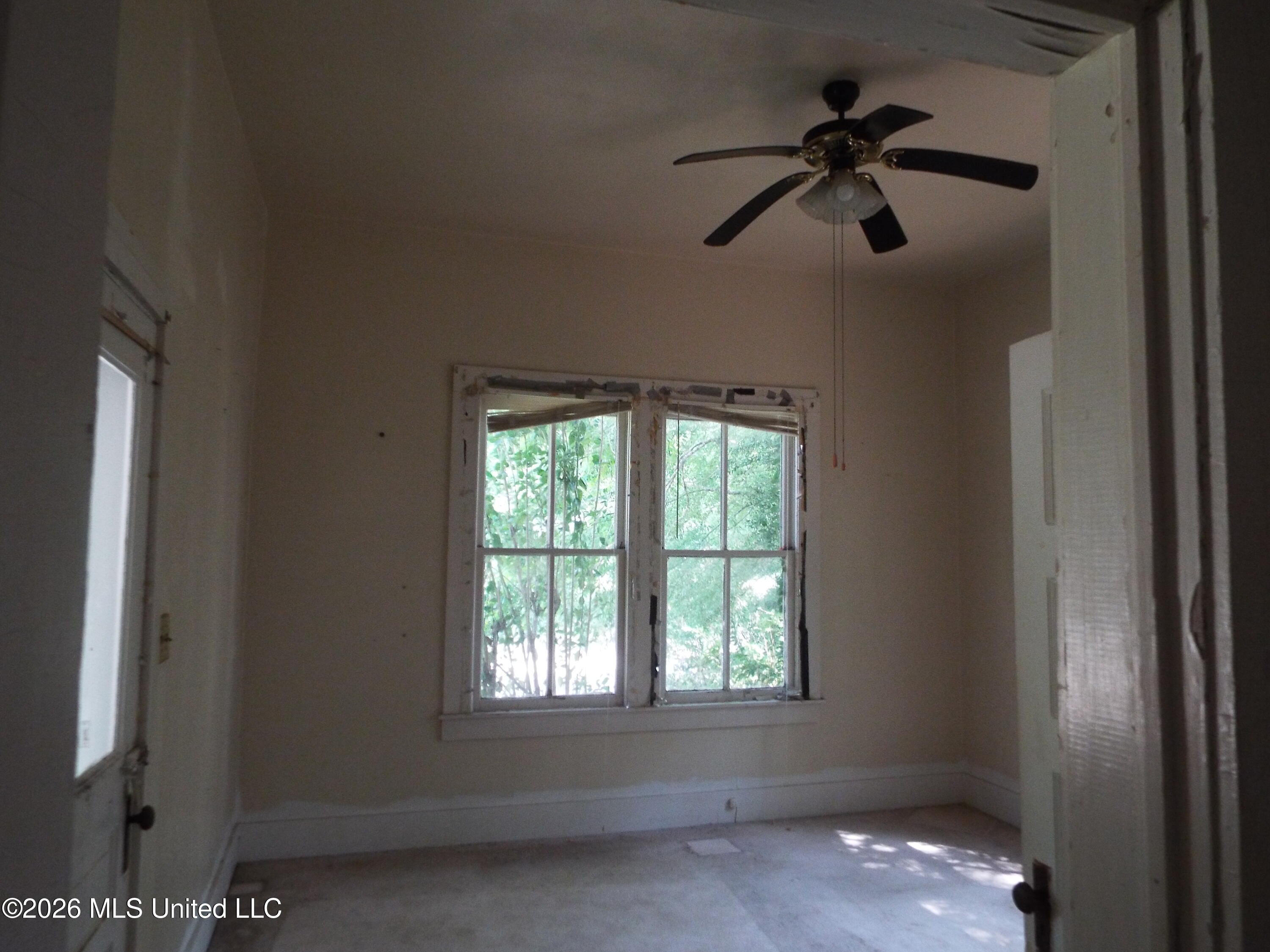 504 South 5th Street McComb, MS 39648 - Photo 4 of 20 DSCF1005