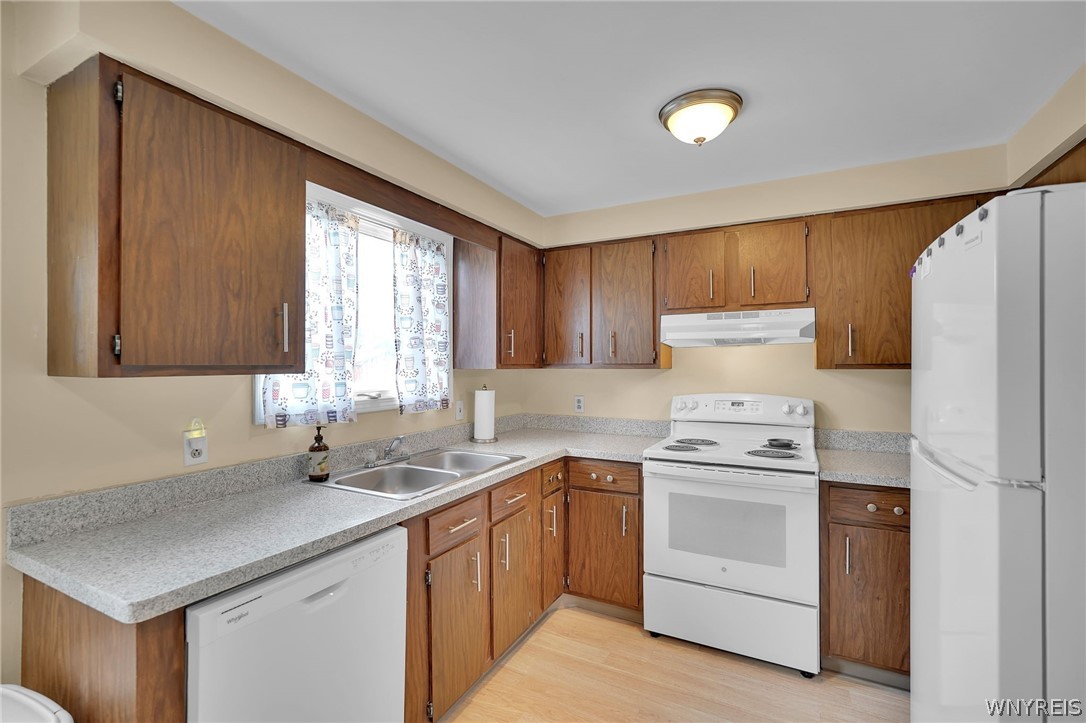 590 Potters Road West Seneca, NY 14224 - Photo 11 of 50 Lower Unit: Kitchen