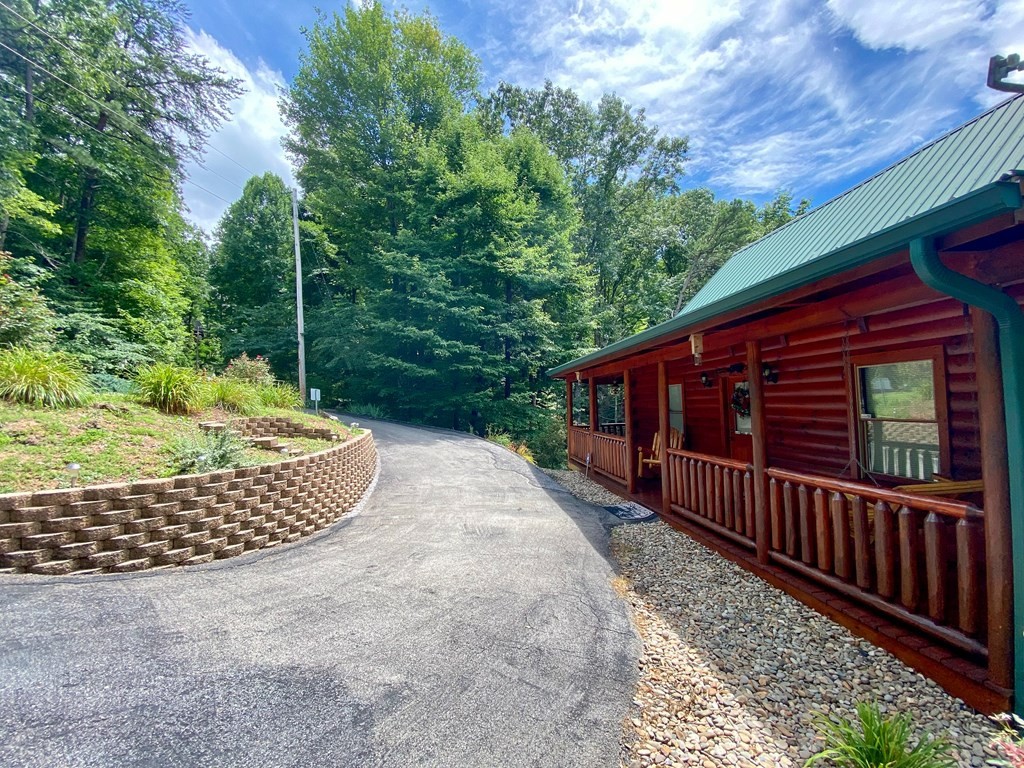 2153 Red Bud Road Sevierville, TN 37876 - Photo 3 of 36 Gallery Image 3