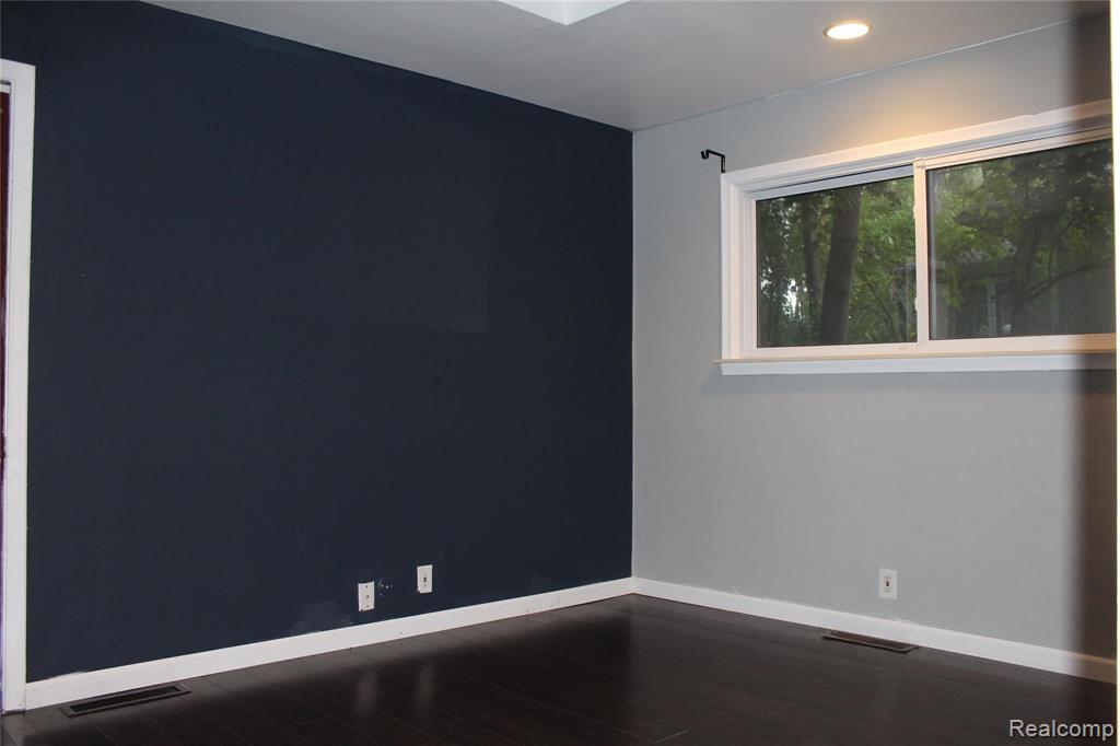 2705 Lahser Road Bloomfield Hills, MI 48304 - Photo 17 of 19