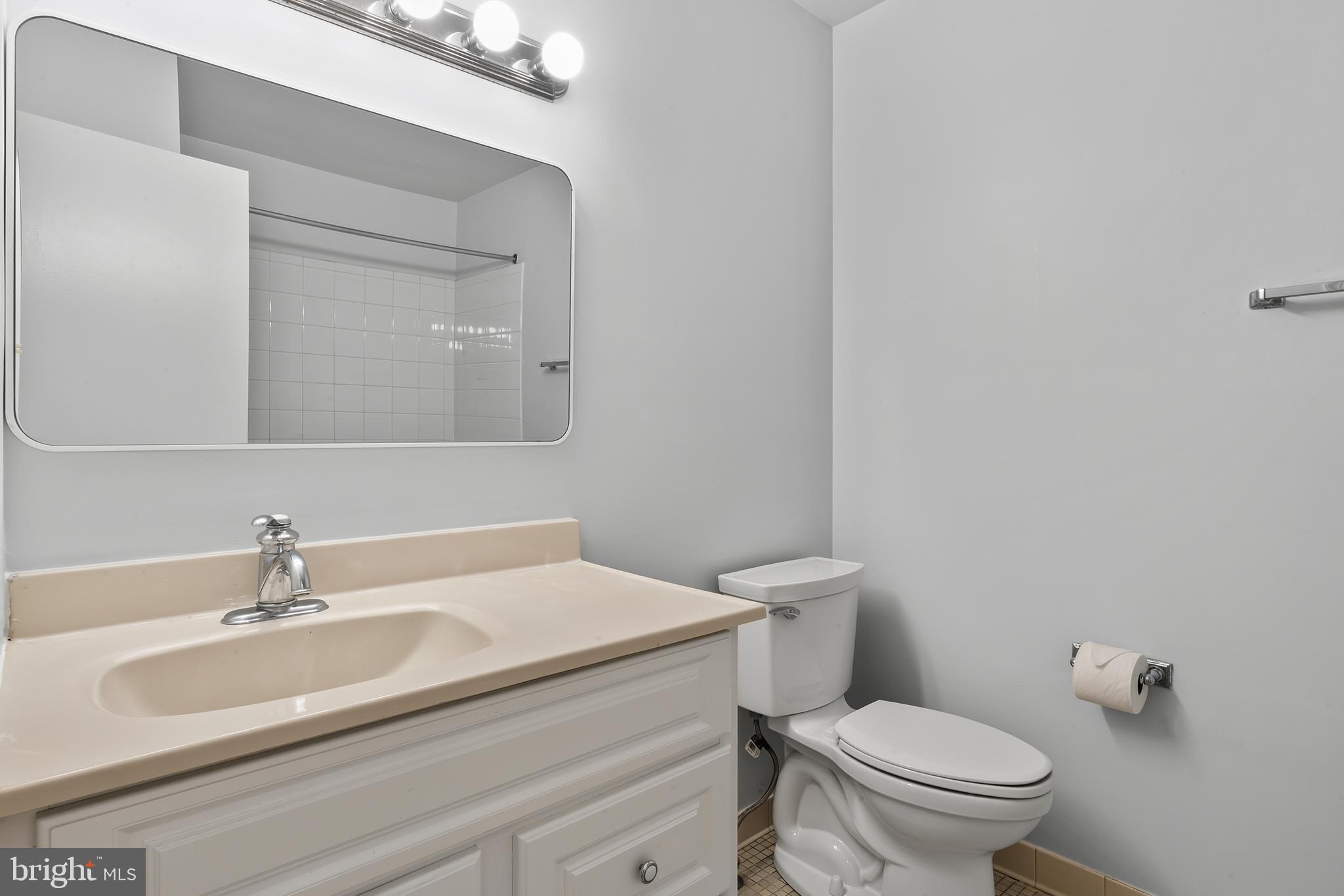 14216 Catamount Court Silver Spring, MD 20906 - Photo 27 of 65 Upper-level hall bath