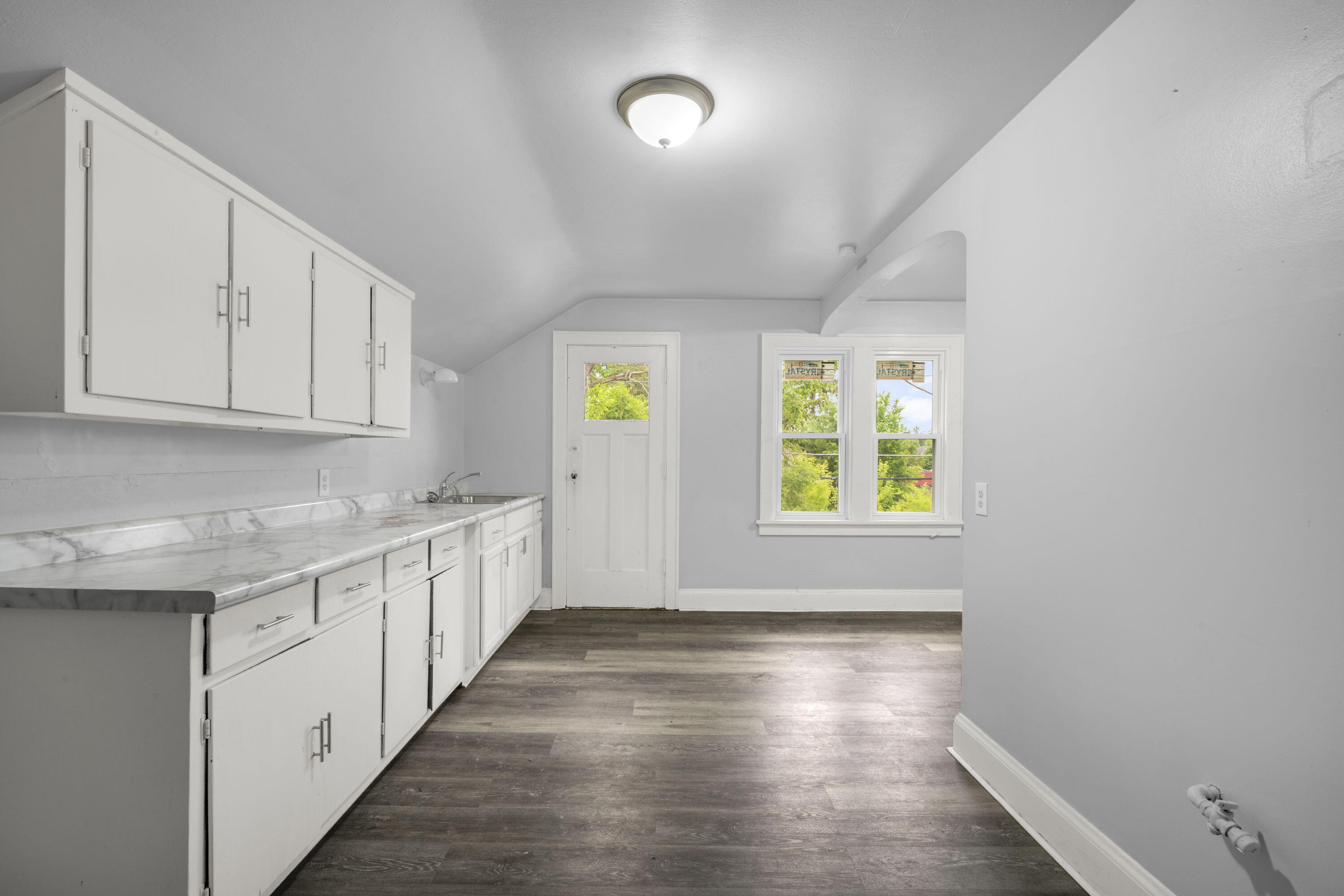 5622 North 36th Street Milwaukee, WI 53209 - Photo 17 of 21 17_imgDSC00063