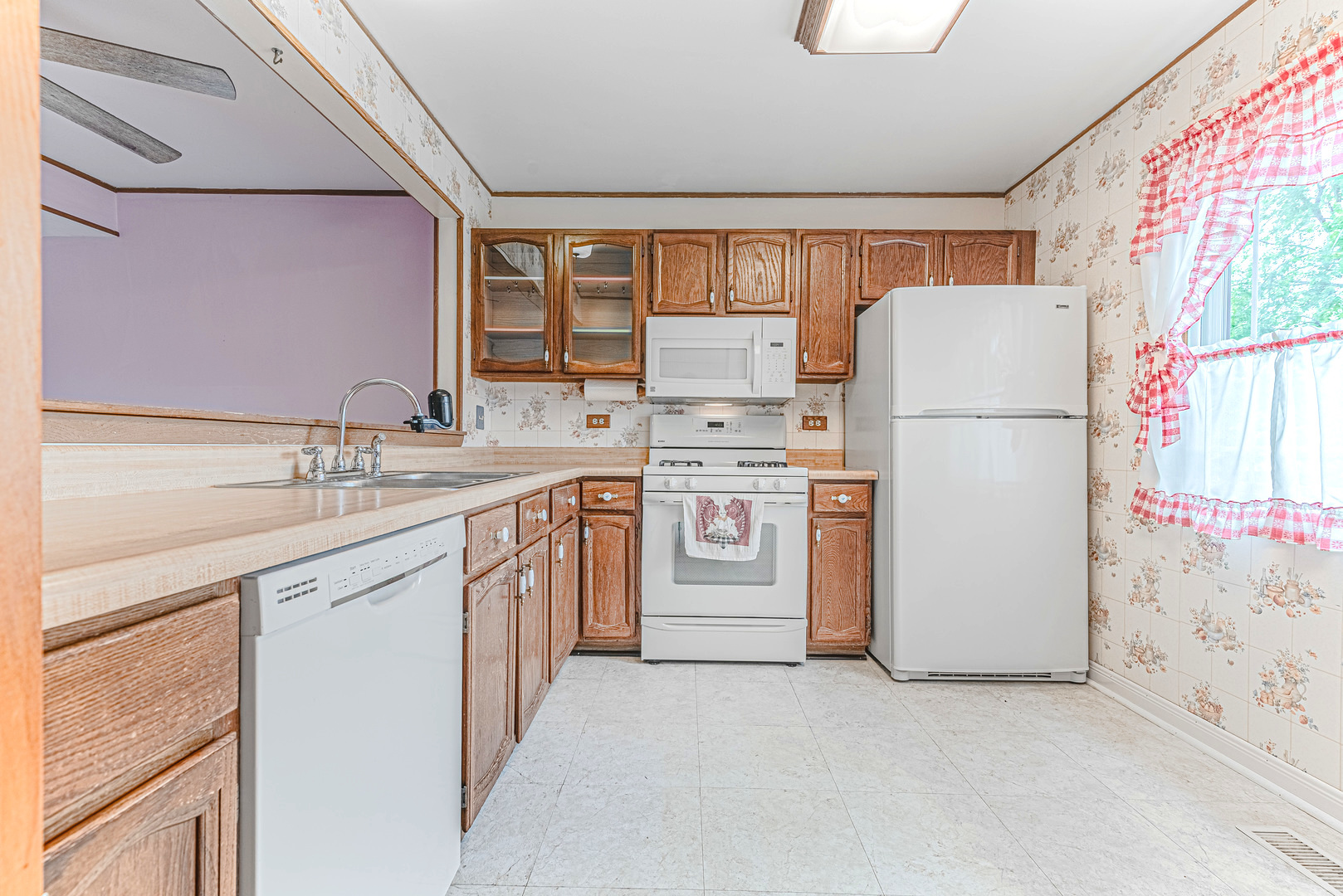 215 North Oltendorf Road Streamwood, IL 60107 - Photo 12 of 31 Gallery Image 12