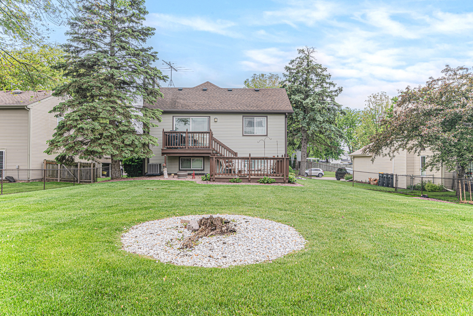 215 North Oltendorf Road Streamwood, IL 60107 - Photo 28 of 31 Gallery Image 28