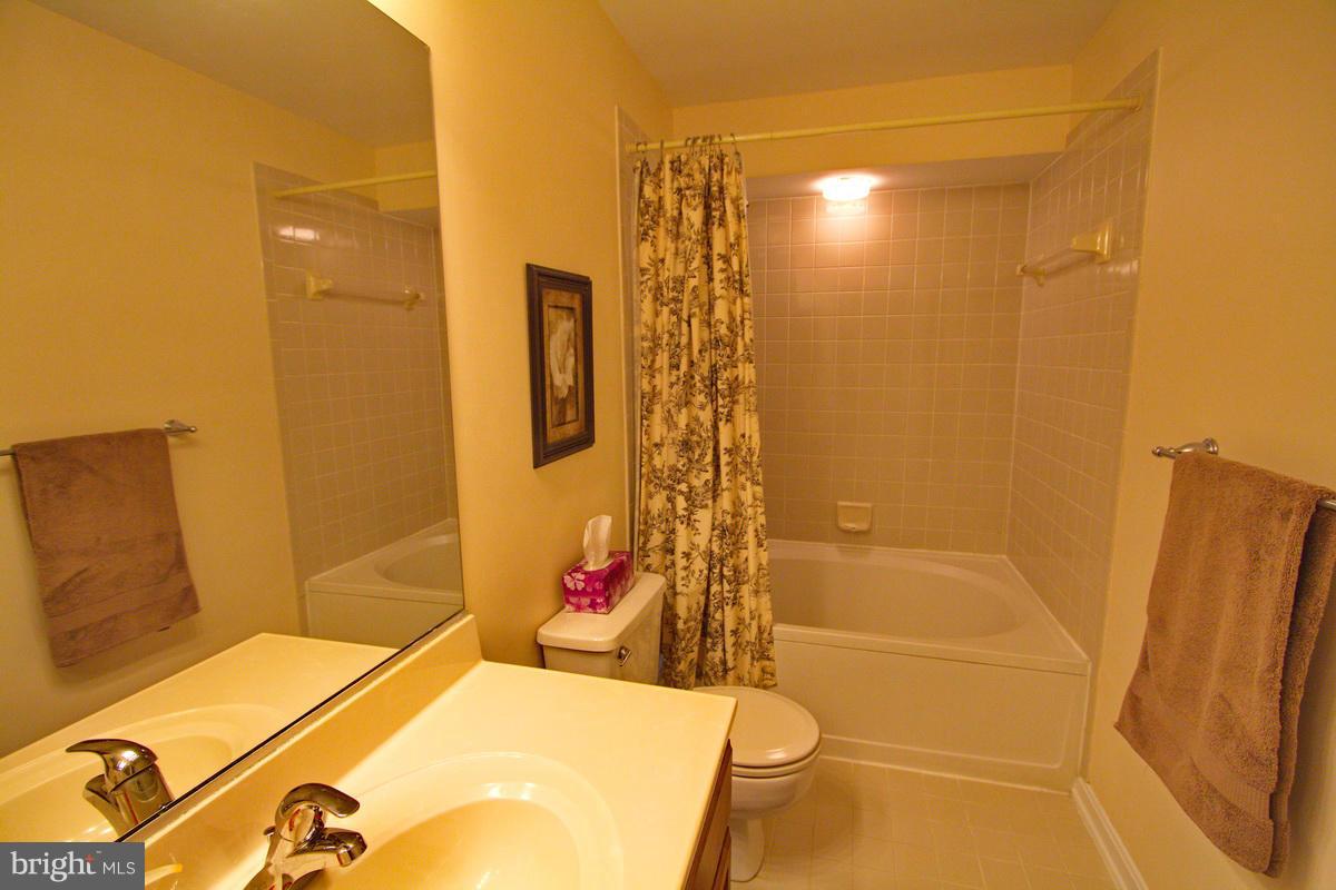 5237 Columbia Road, Unit 569 Columbia, MD 21044 - Photo 19 of 30 Bath - garden tub/shower combo