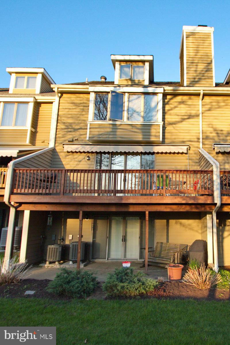 5237 Columbia Road, Unit 569 Columbia, MD 21044 - Photo 28 of 30 Exterior (Rear) - deck