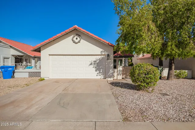 a view of a house with a yard and garage