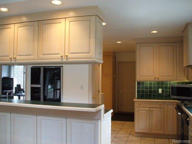 14050 Reeck Road Southgate, MI 48195 - Photo 8 of 25 Kitchen 2.JPG