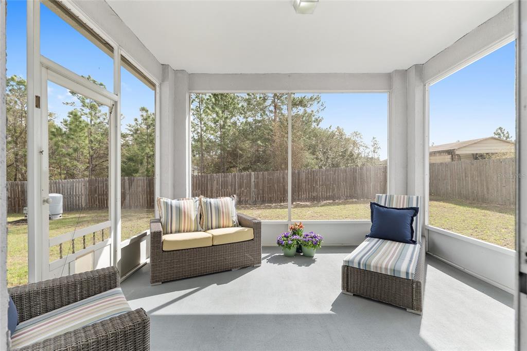224 Oak Lane Ocala, FL 34472 - Photo 26 of 33 a living room with furniture and a large window