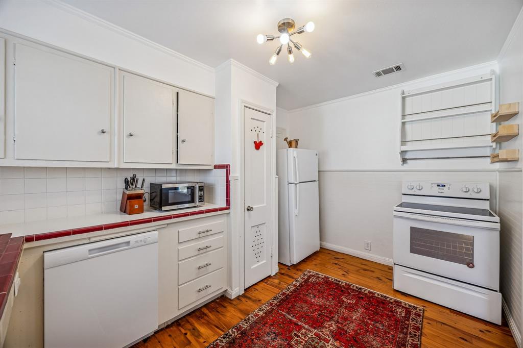 3704 Wildwood Road Fort Worth, TX 76107 - Photo 12 of 25