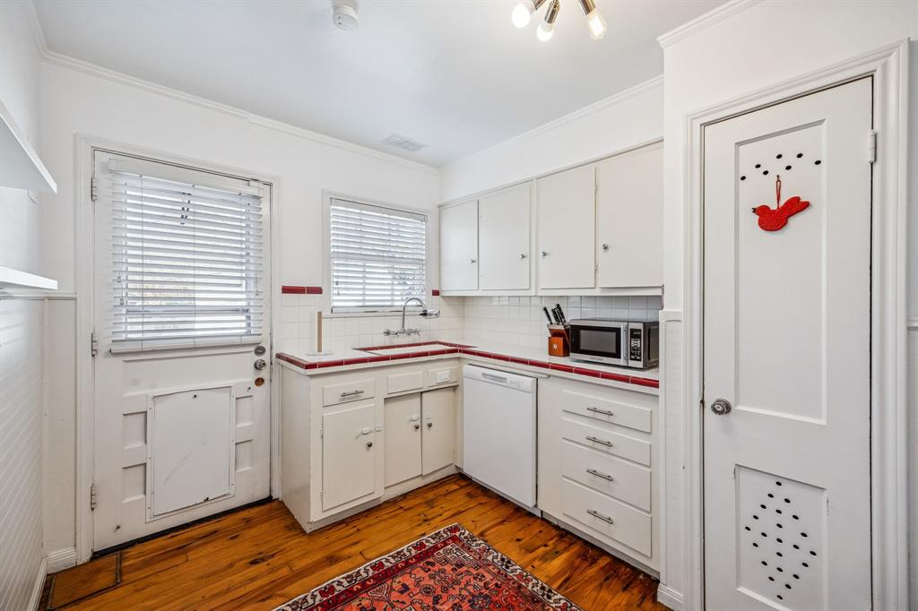 3704 Wildwood Road Fort Worth, TX 76107 - Photo 13 of 25