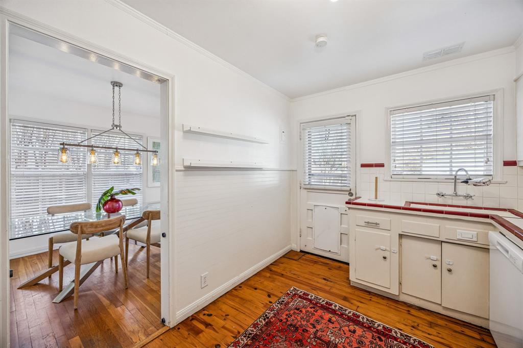 3704 Wildwood Road Fort Worth, TX 76107 - Photo 14 of 25