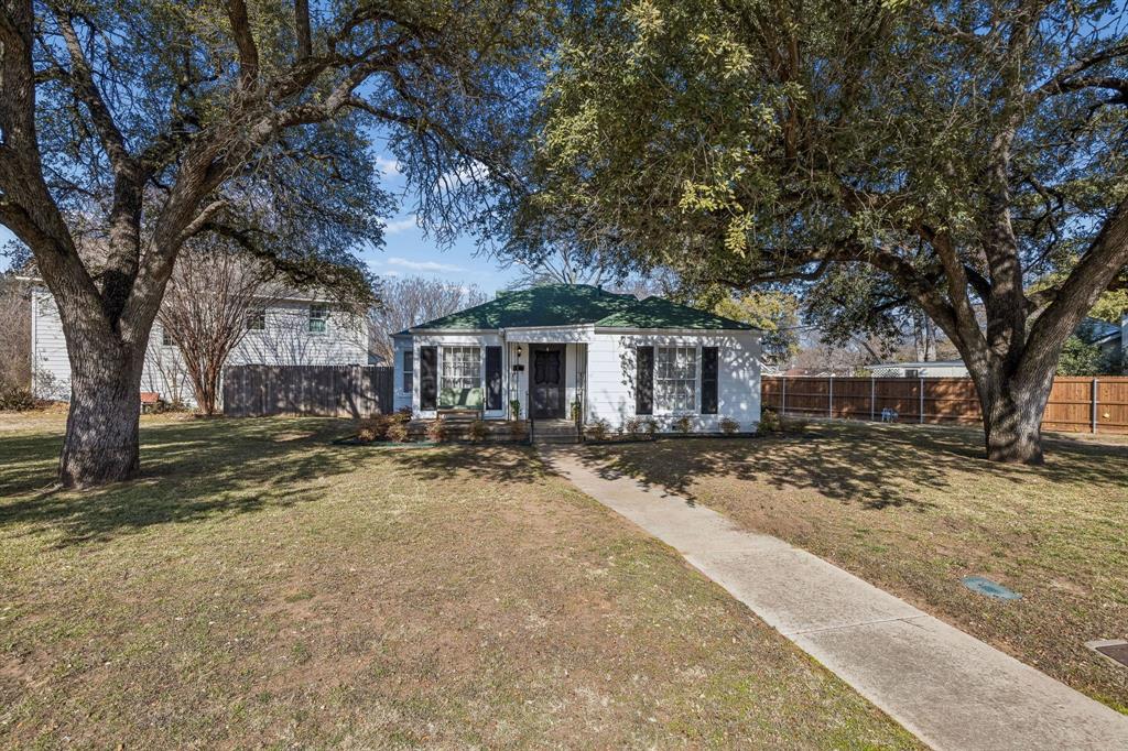 3704 Wildwood Road Fort Worth, TX 76107 - Photo 2 of 25