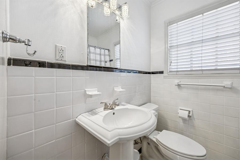 3704 Wildwood Road Fort Worth, TX 76107 - Photo 21 of 25