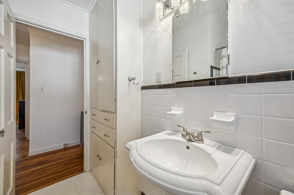 3704 Wildwood Road Fort Worth, TX 76107 - Photo 22 of 25