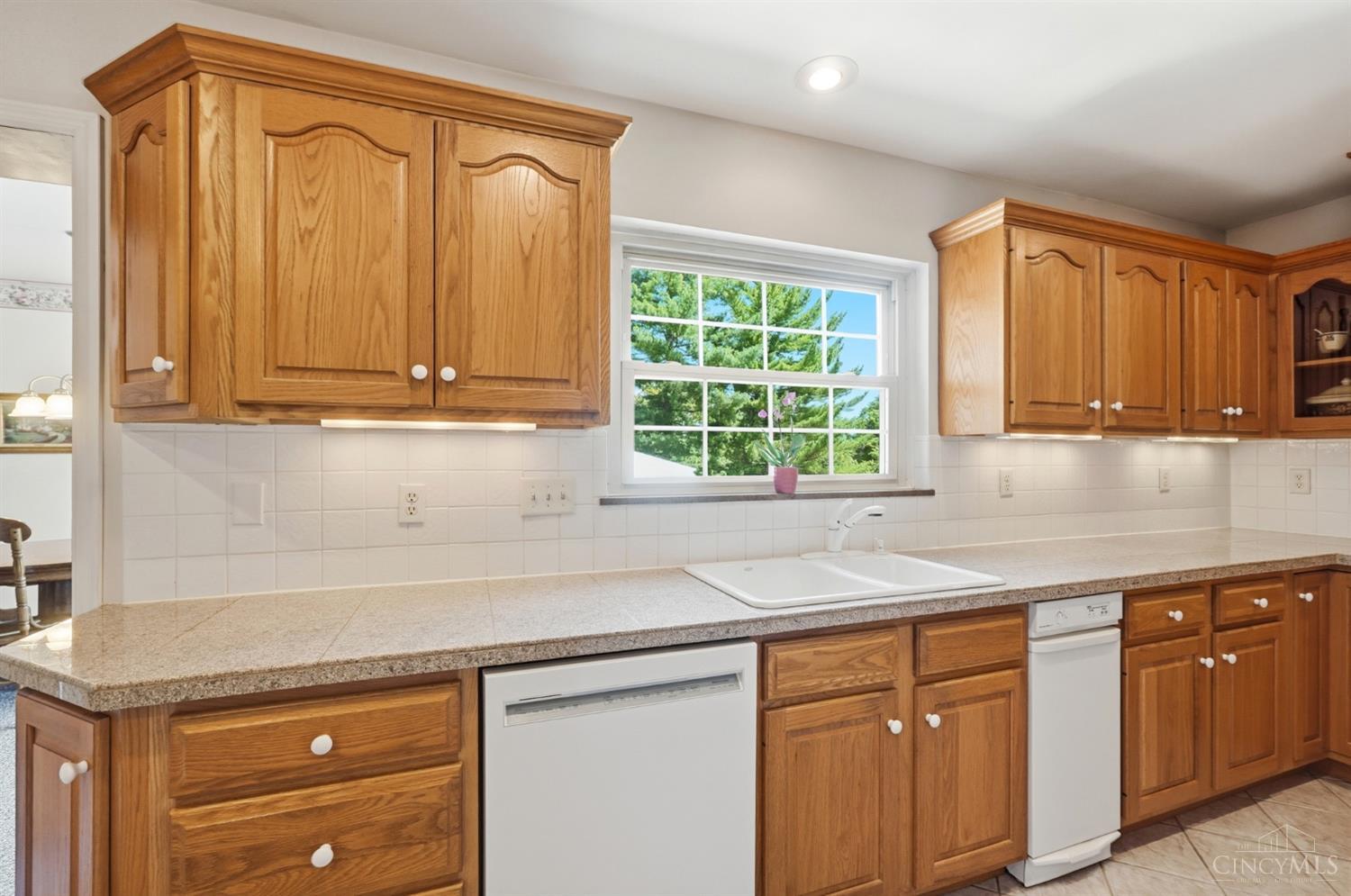 6596 Springdale Road Cincinnati, OH 45247 - Photo 11 of 81