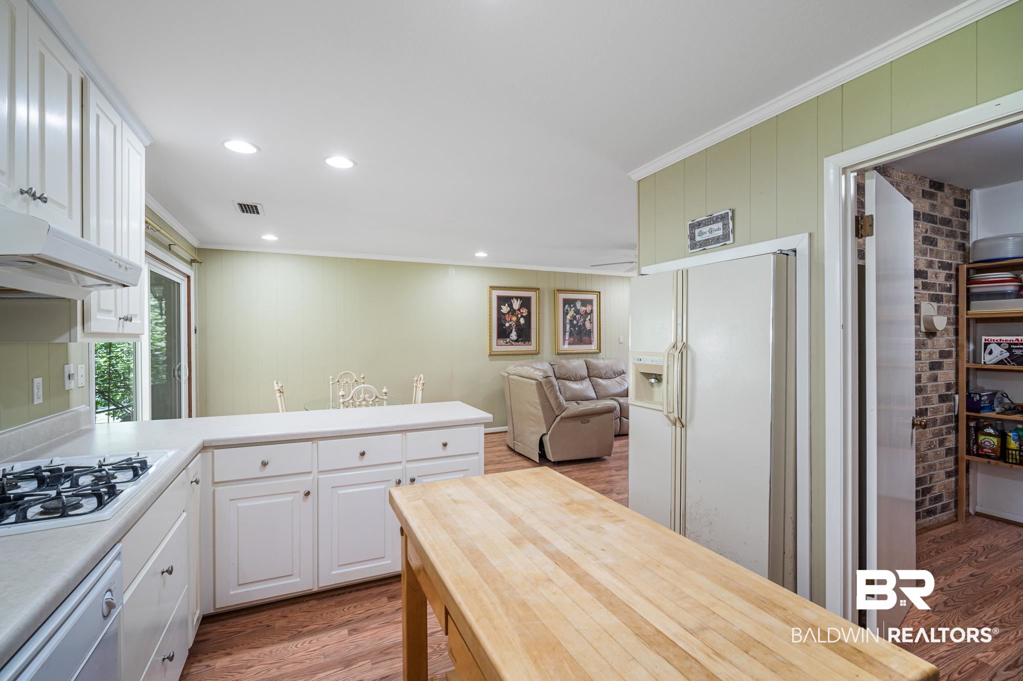 8 Signal Hill Road Daphne, AL 36527 - Photo 9 of 37 Kitchen