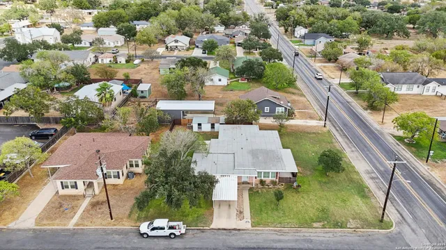 $2,300 | 100 North Carroll Street, Poth, TX 78147