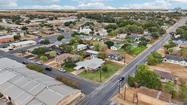 $2,300 | 100 North Carroll Street, Poth, TX 78147