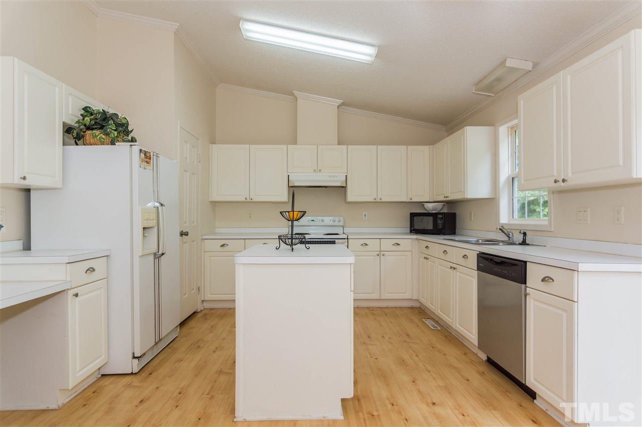 1216 Shackleton Road Apex, NC 27502 - Photo 6 of 22 Gallery Image 6