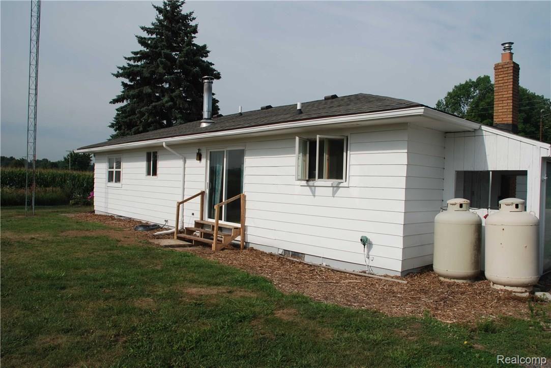 11074 Finzel Road Carleton, MI 48117 - Photo 3 of 41 5.jpg