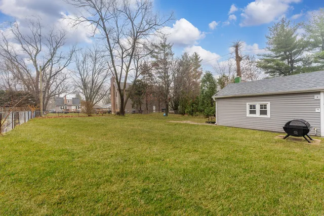 $3,000 | 305 North Grace Street, Lombard, IL 60148