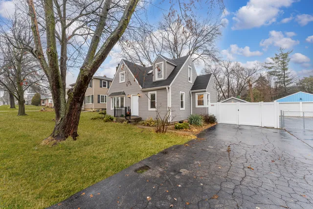 $3,000 | 305 North Grace Street, Lombard, IL 60148