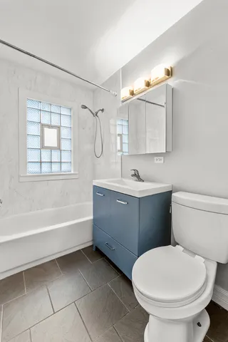 $3,000 | 305 North Grace Street, Lombard, IL 60148