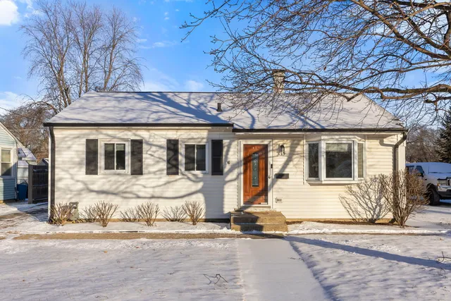 $250,000 | 115 North Western Avenue, Aurora, IL 60506